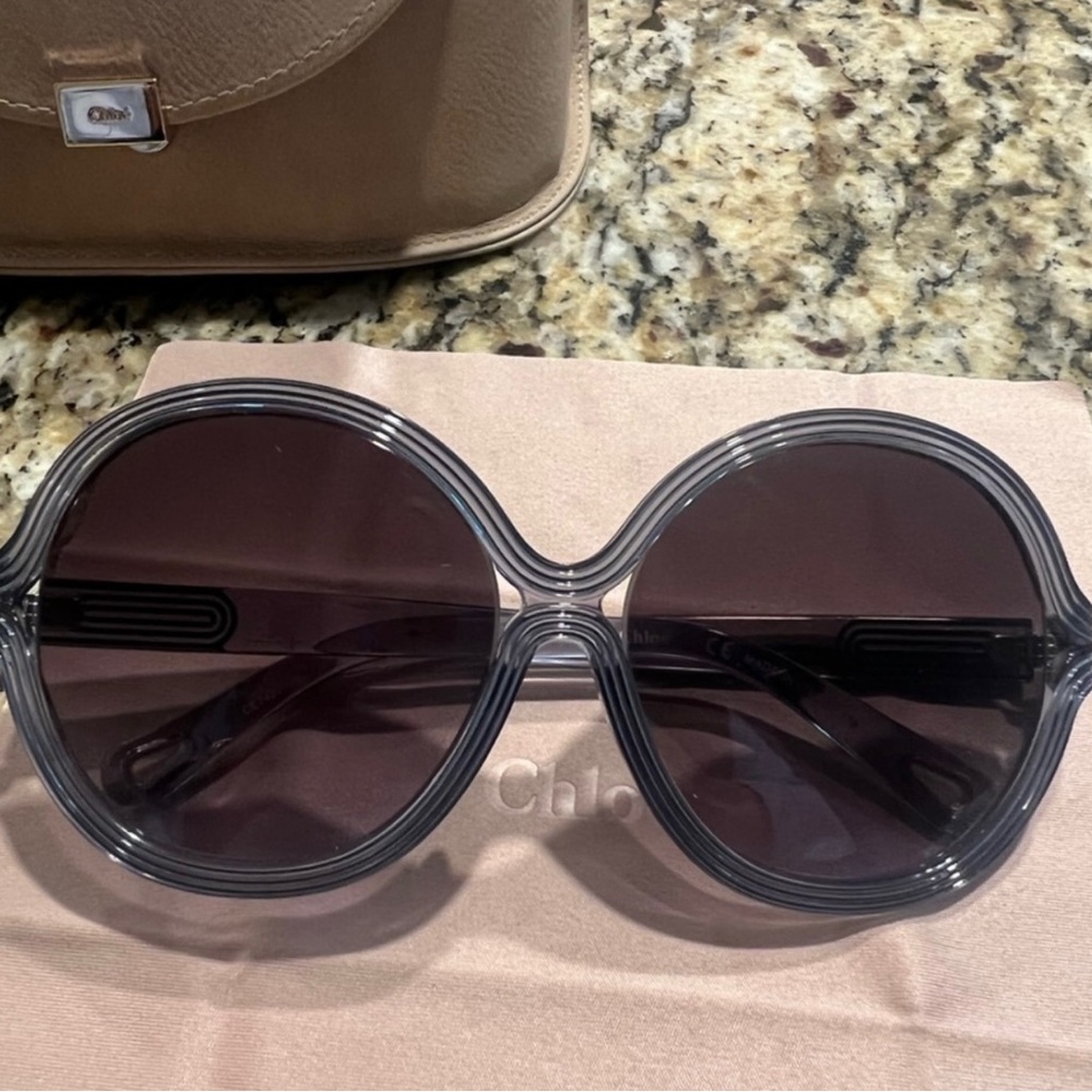Chloé Sunglasses with Chloe case and cloth